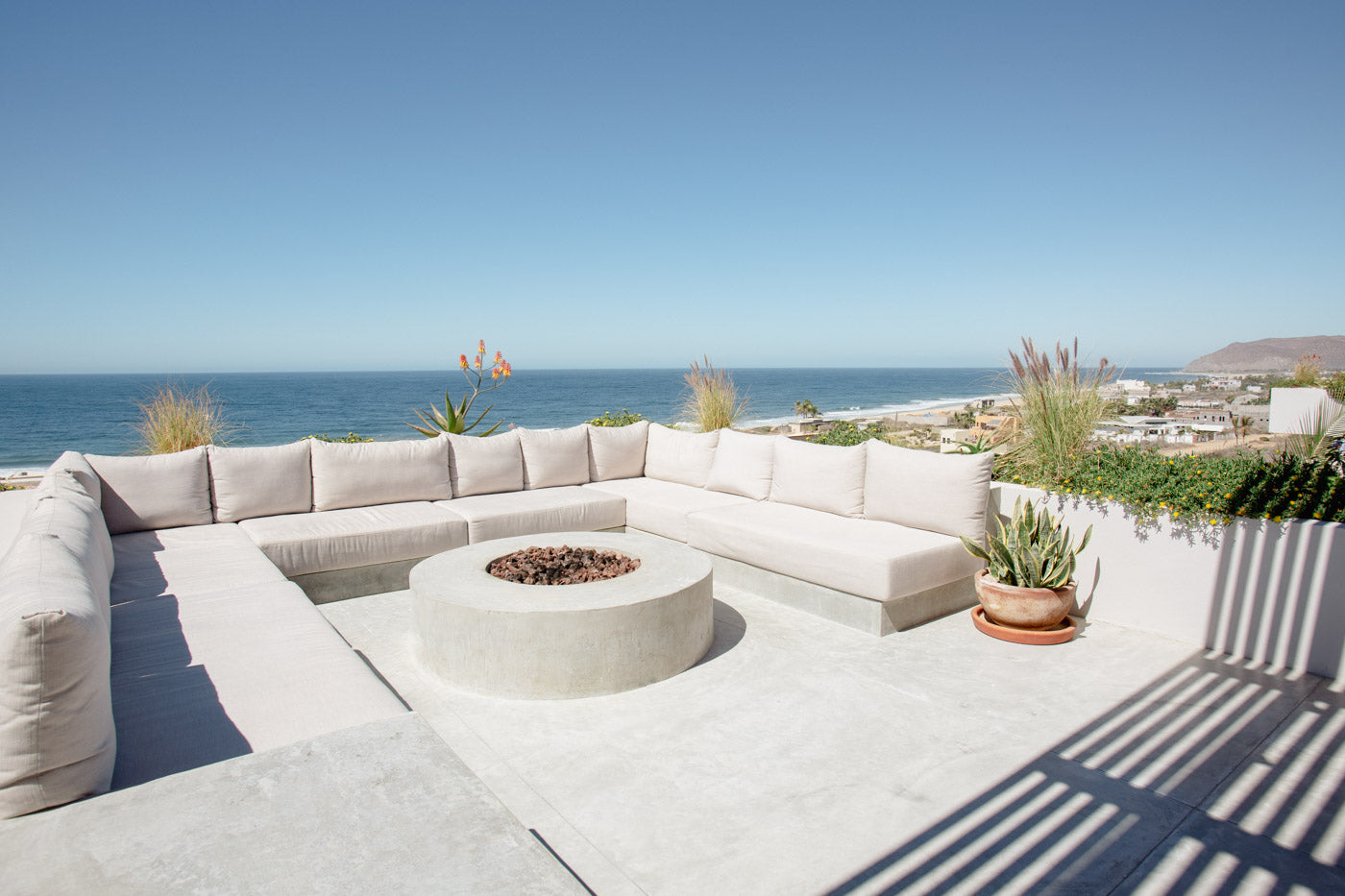 Image of communal gathering space overlooking the ocean for the soulside spring renewal and recovery yoga retreat in baja california mexico near todos santos - a retreat for recovery, rest, rejuvenation, yoga and self-care.